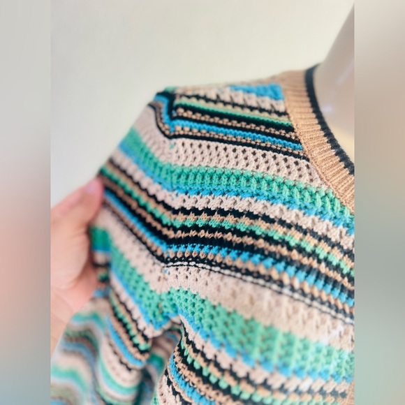 Crocheted Knit bottom up  Cardigan small size like new condition charming - Picture 4 of 15
